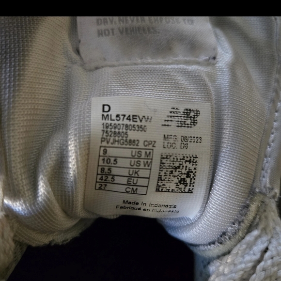 New Balance 574 ML574EVW GREY Suede GOOD Used Condition EUC M 9 W 10.5 - Picture 7 of 8